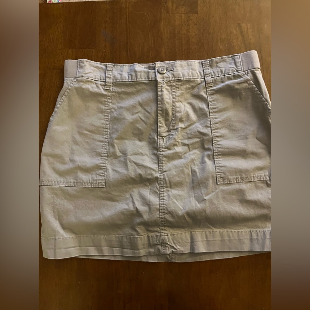 Lee Tan Khaki Skirt Women’s Size 14  Stretch Material